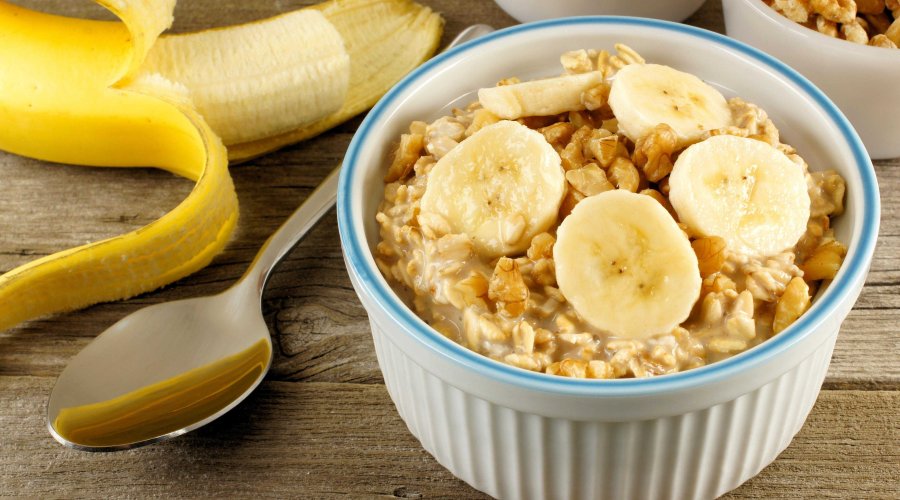 Banana Bread Porridge — Овсяная каша с бананами и орехами