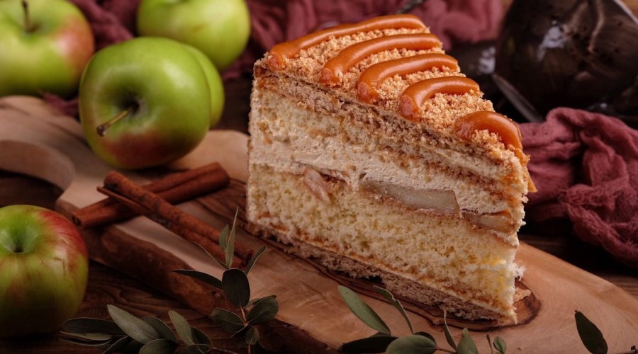 Бисквитный торт с яблочной прослойкой