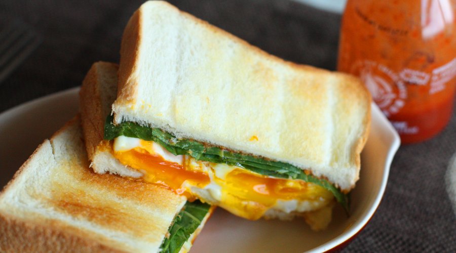 Бутерброд — сэндвич с курицей и яйцом