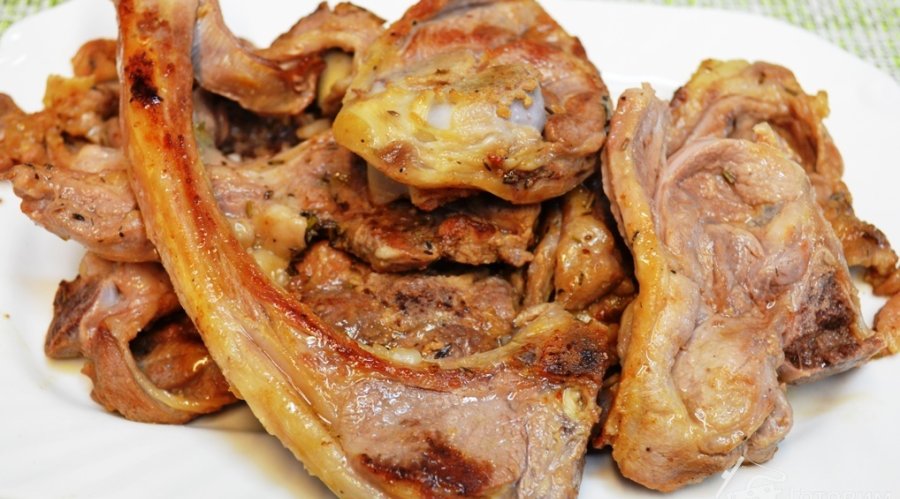 Chuletillas de cordero a la plancha -баранина на гриле