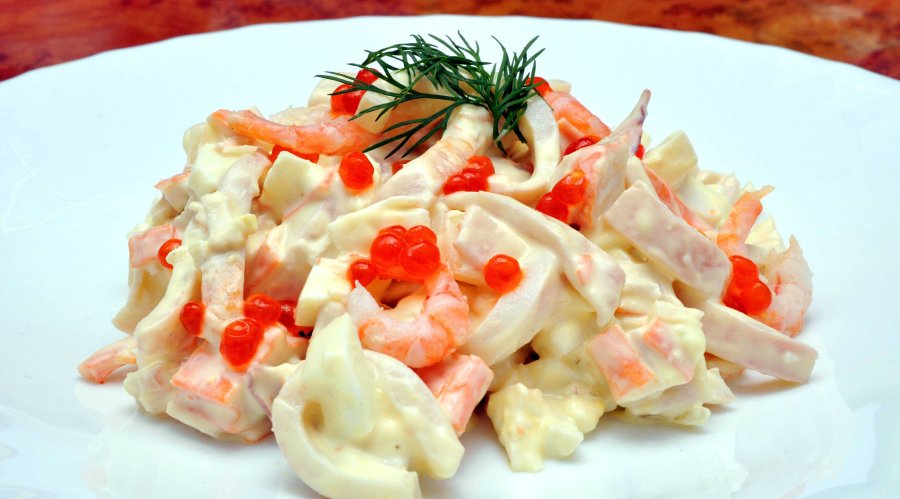 «Царский»салат с кальмаром и креветками