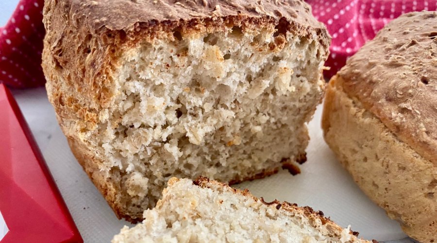 Цельнозерновой гречневый хлеб с овсяной мукой и кориандром