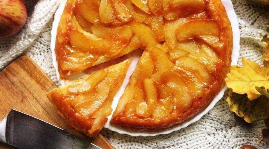 Дрожжевой пирог с карамелизированными яблоками