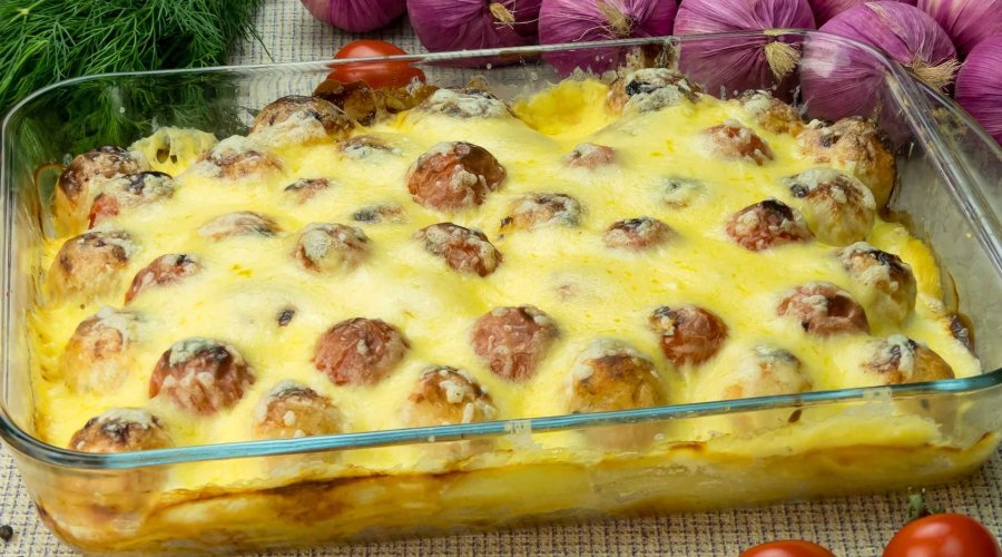 Фрикадельки в духовке с картофелем и сыром