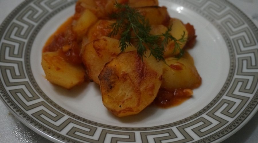 Картофель в томатном соусе по-египетски