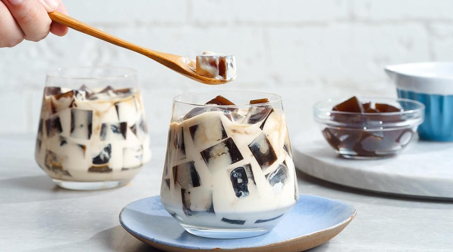 Кофейные кубики с корицей в йогуртовом желе