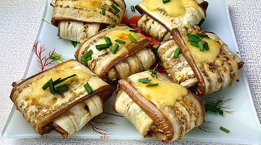 «Конвертики» из баклажанов с сырно-чесночной начинкой