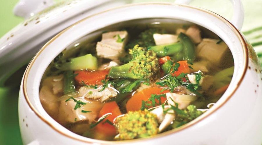 Куриный суп с брокколи и зеленой фасолью