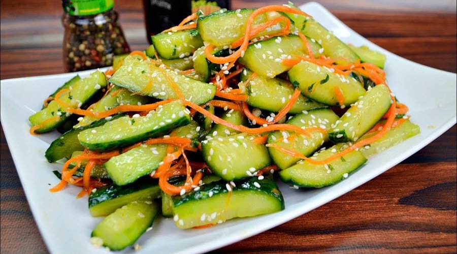 Легкий салат из огурцов по-корейски