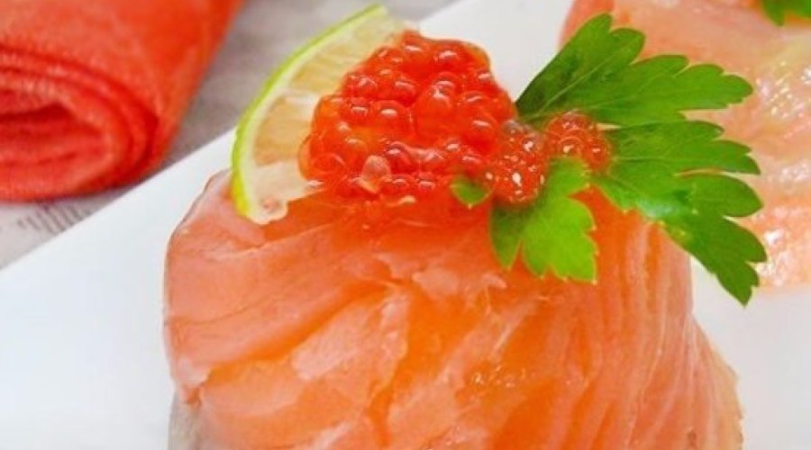 Мешочки из семги со сливочным сыром