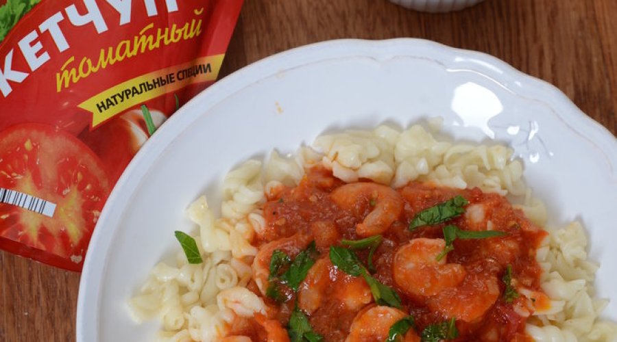 Паста с томатным соусом и креветками с кетчупом «Махеевъ»