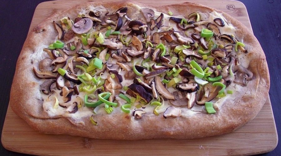Пицца с лесными грибами