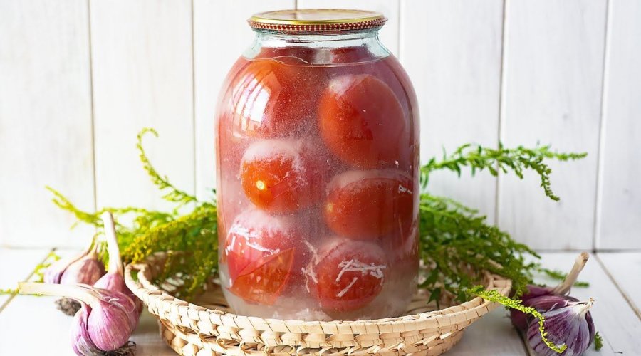 Пикантные маринованные помидоры
