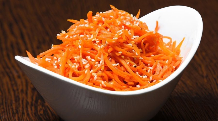 Пикантный морковный салат