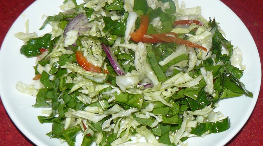 Салат из капусты со шпинатом