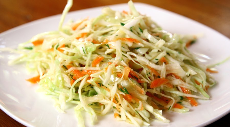 Салат из моркови и капусты