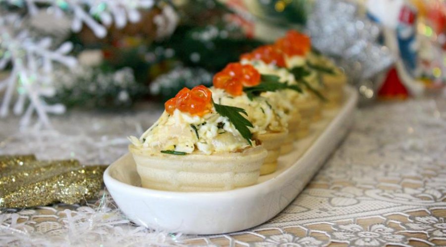 Салат с кальмарами в тарталетках «Новогоднее чудо»