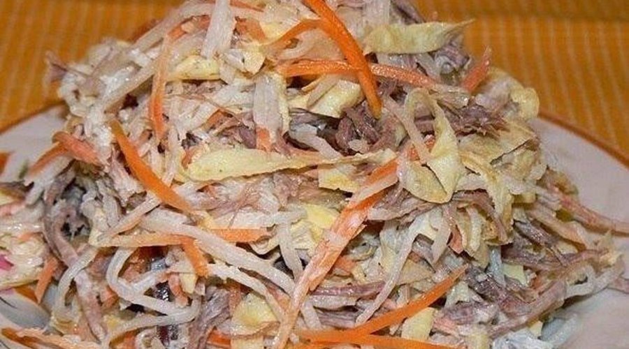 Салат с редькой, морковью по-корейски и мясом