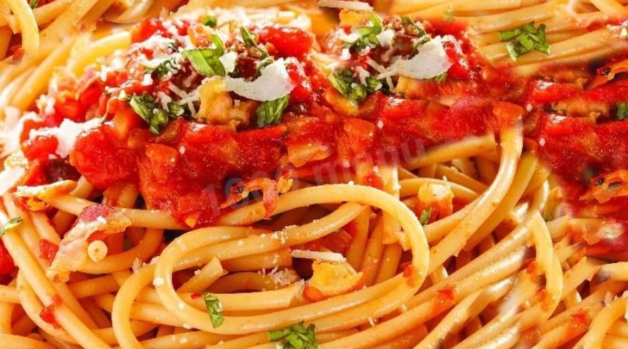 Спагетти с сырыми помидорами