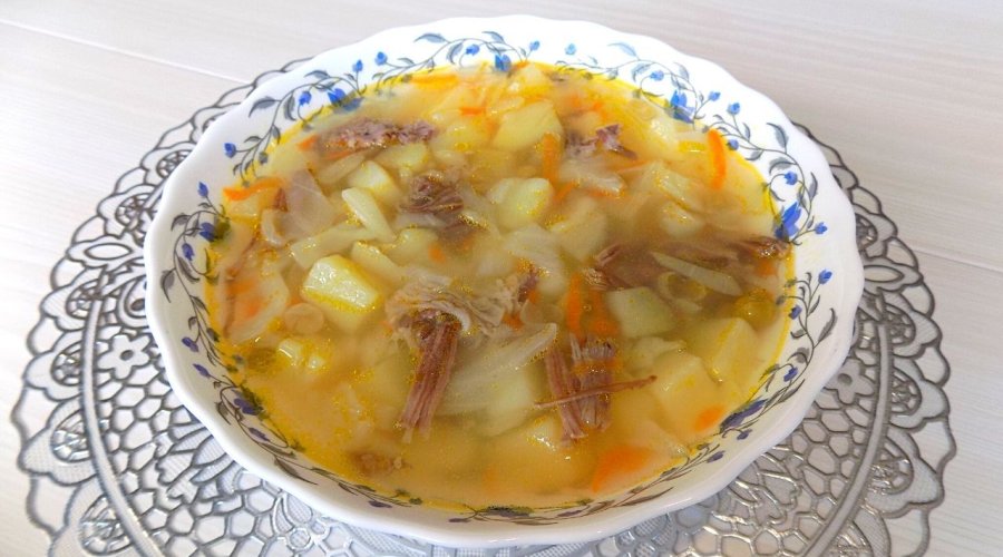 Суп из тушенки с картофелем и зеленым горошком
