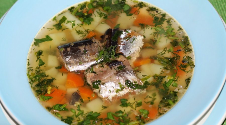 Суп с рыбными консервами и рисом