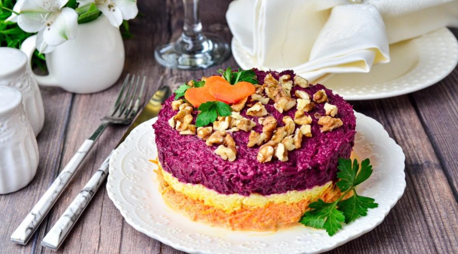 Свекольный салат с изюминкой