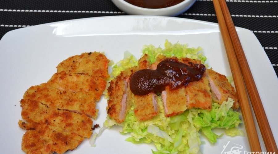 Тонкацу — отбивная и соус по-японски