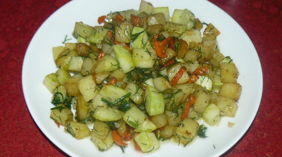 Жареная картошка с кабачком