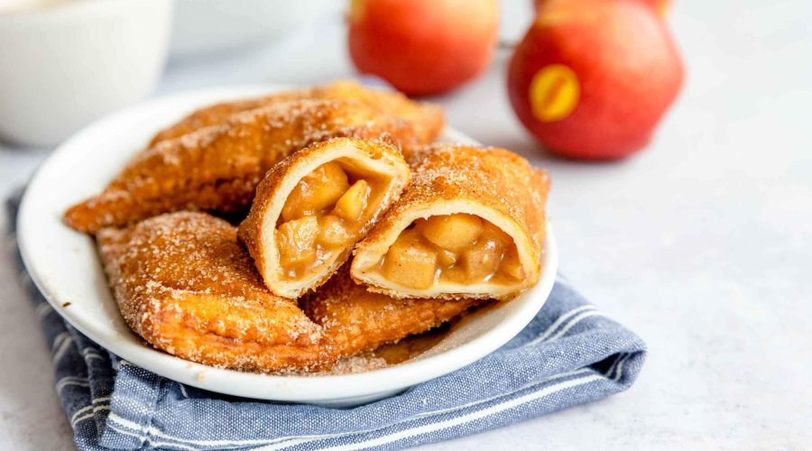 Жареные пирожки с яблоком