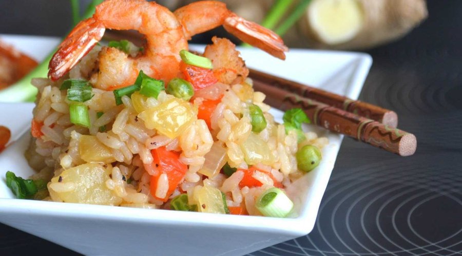 Жареный рис с морепродуктами по-тайски